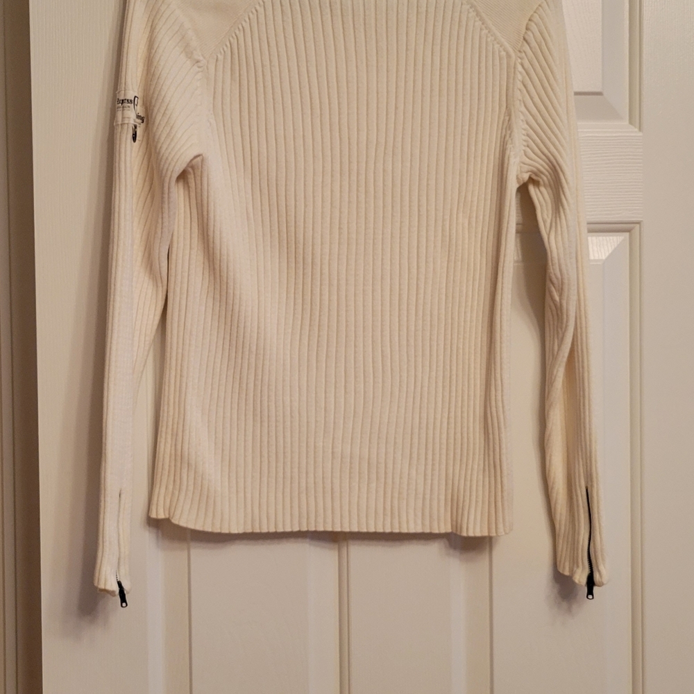 Express Sweater - Picture 8 of 10